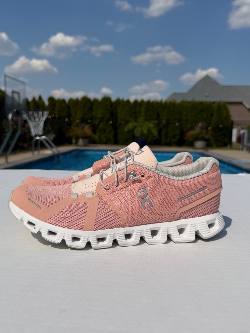 On Cloud 5 Women 10.5 Rose Shell Pink Running Walking Sneakers NWOB